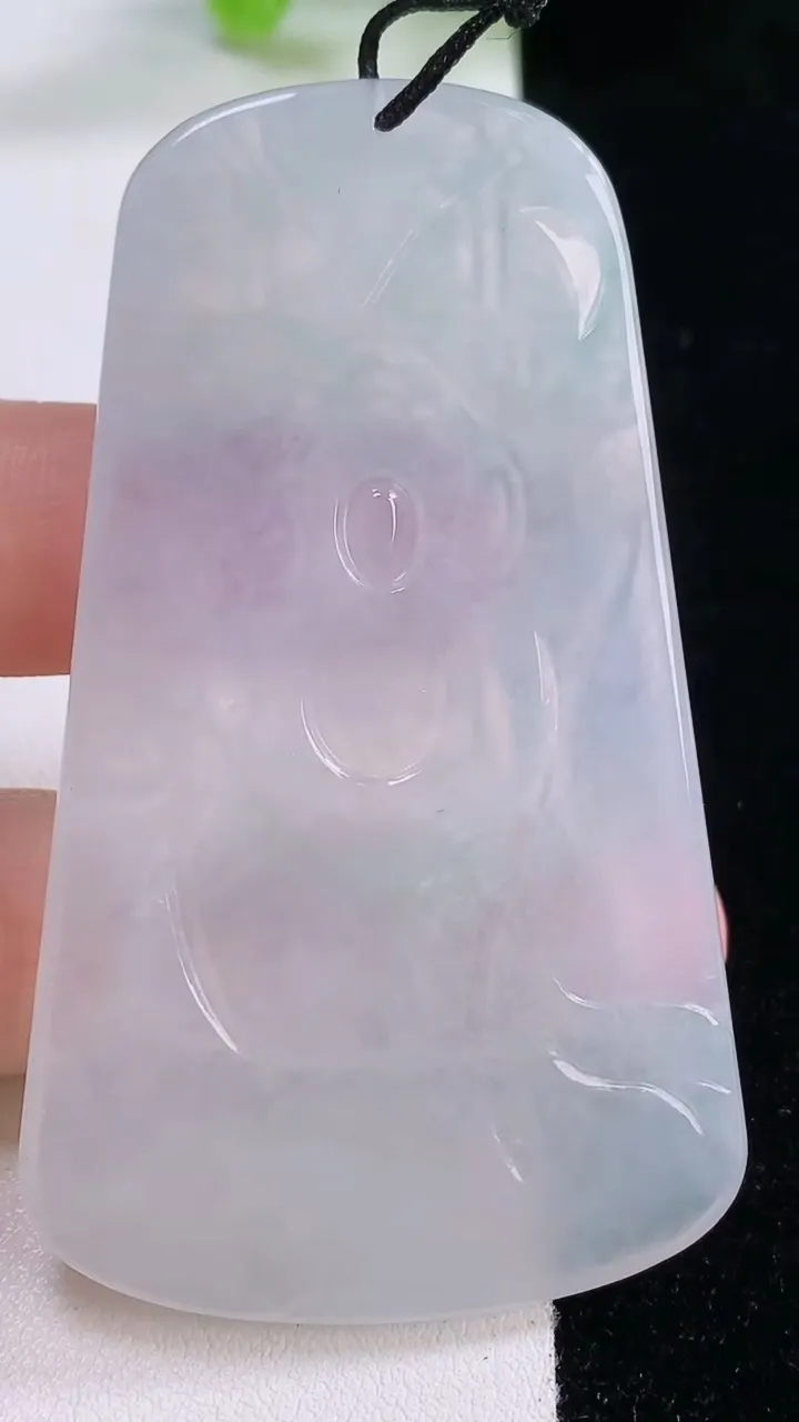 天然A货翡翠观音菩萨吊坠，尺寸67.6-39.2-5.3，重量:31.86g
11月30日