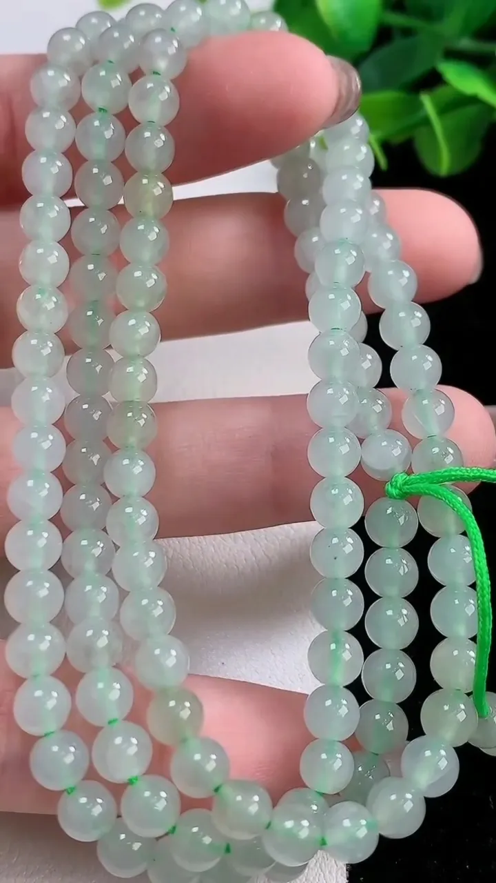 天然A货翡翠圆珠项链130颗，尺寸5.5，重:32.11g
11月30日