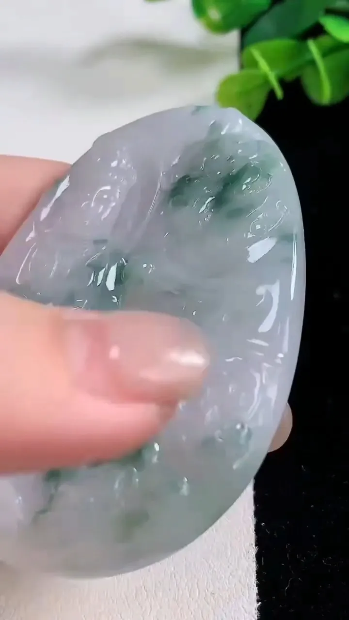 天然A货翡翠冰种飘花文殊菩萨吊坠，尺寸69-48.8-6.2，重:41.52g
11月30日