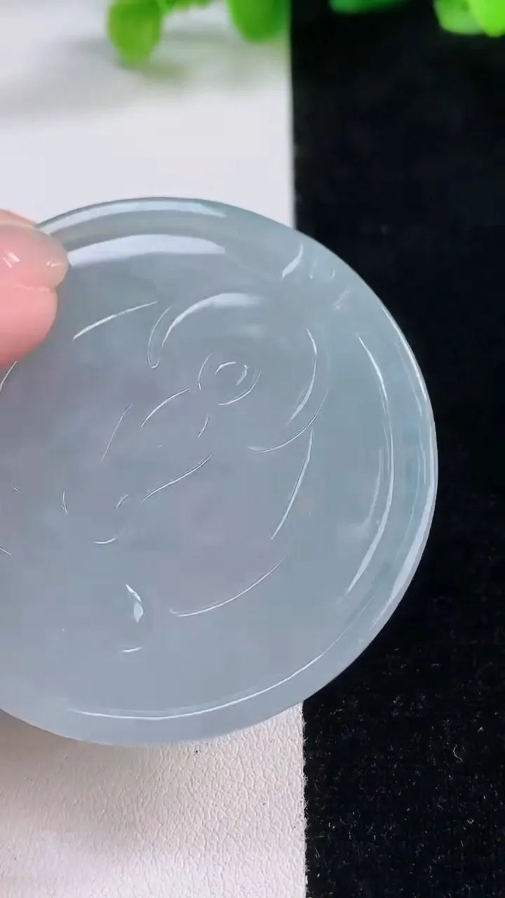 天然A货翡翠大日如来吊坠，尺寸54-5.8，重量:36.33g
11月30日