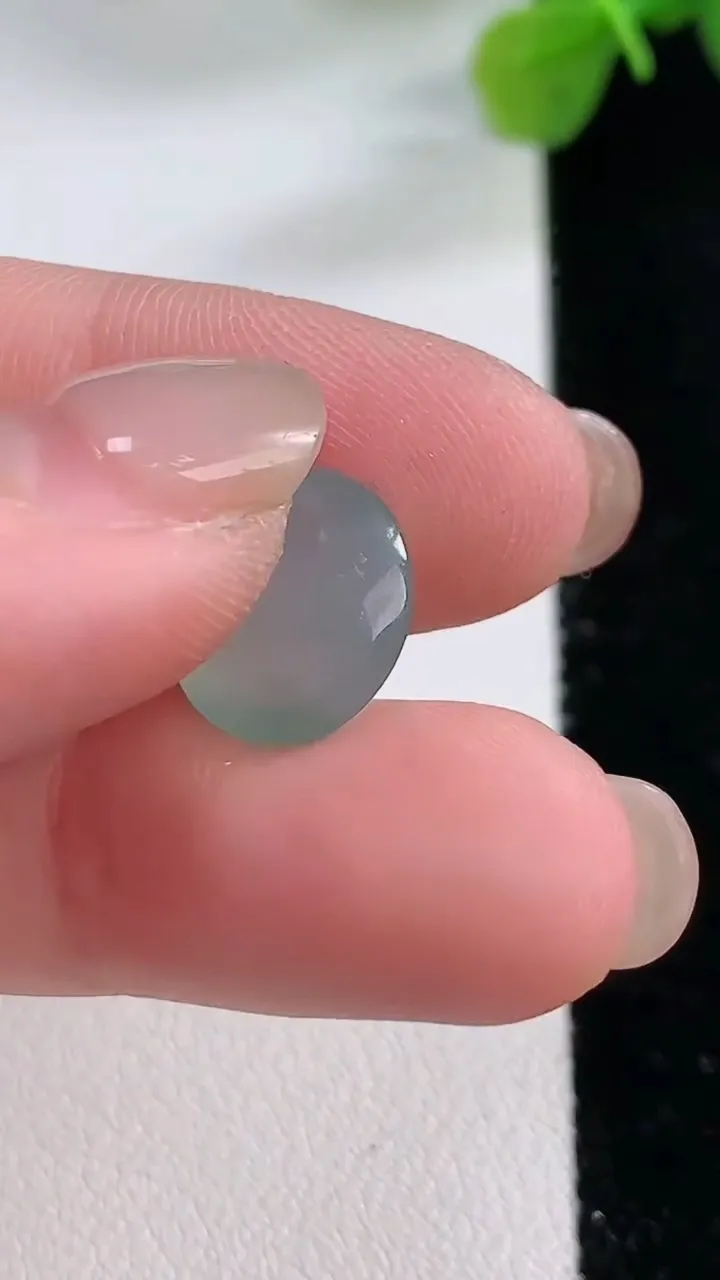 天然A货翡翠蛋面镶嵌件，尺寸12-11-7，重:1.45g
11月30日