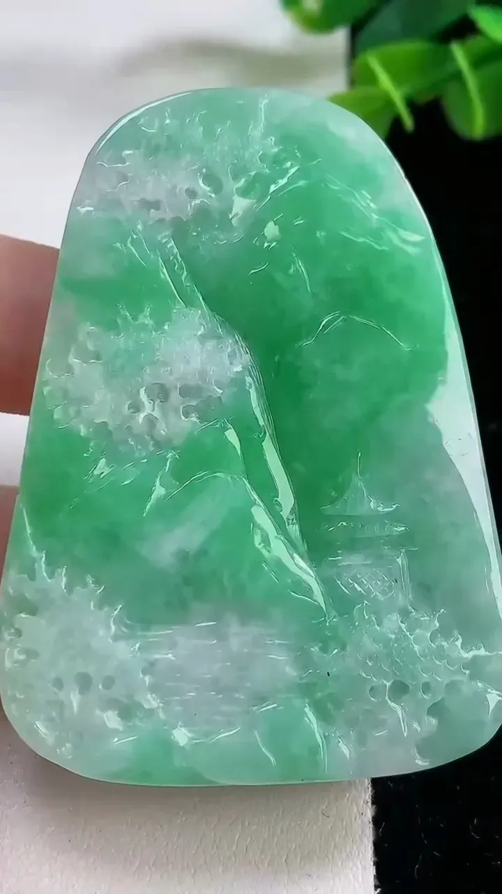 天然A货翡翠山水牌吊坠，尺寸61-45-9，重:48.64g
11月30日