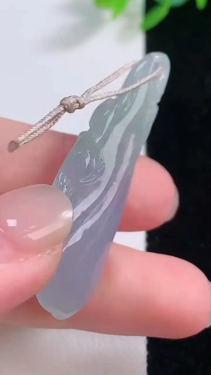 天然A货翡翠冰种紫罗兰玉兰花吊坠，尺寸44-14.8-7.2，重量:7.72g
11月30日