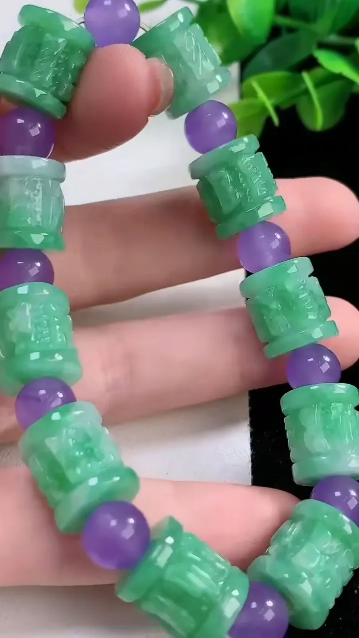 天然A货翡翠六字真言 路路通手串，尺寸12.7-11.7，重:41.49g11月30日
工厂直销收藏