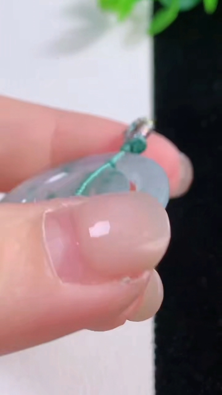 天然A货翡翠冰种飘花母子平安扣吊坠，尺寸29-3，重量:5.16g
11月30日