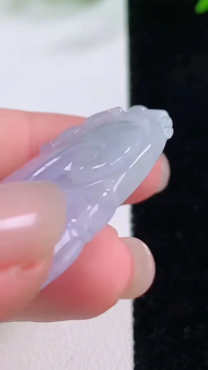 天然A货翡翠紫罗兰如意吊坠，尺寸40.5-25-6.4，重量:13.81g
11月30日