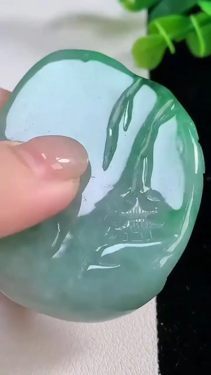 天然A货翡翠山水牌吊坠，尺寸58-46-12，重:56.44g
11月30日