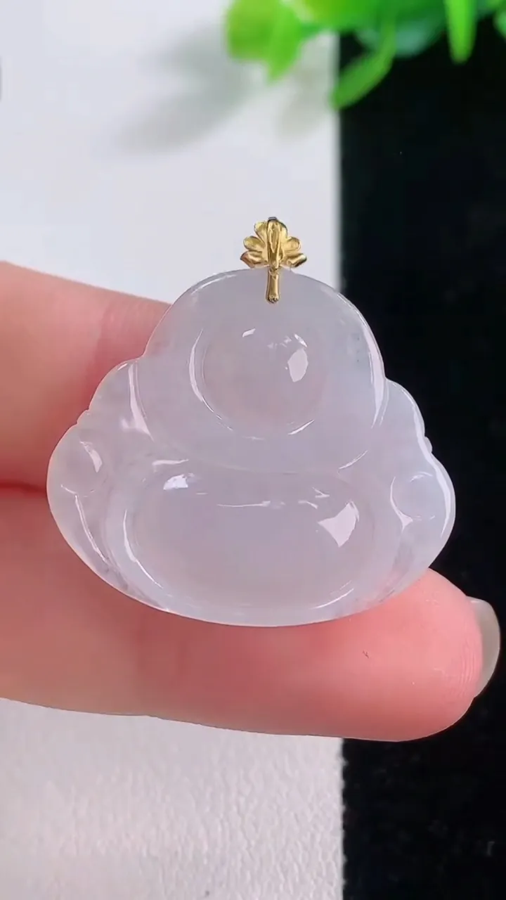 天然A货翡翠种白冰佛公吊坠，尺寸24.4-27.8-5，重量:4.79g
11月30日