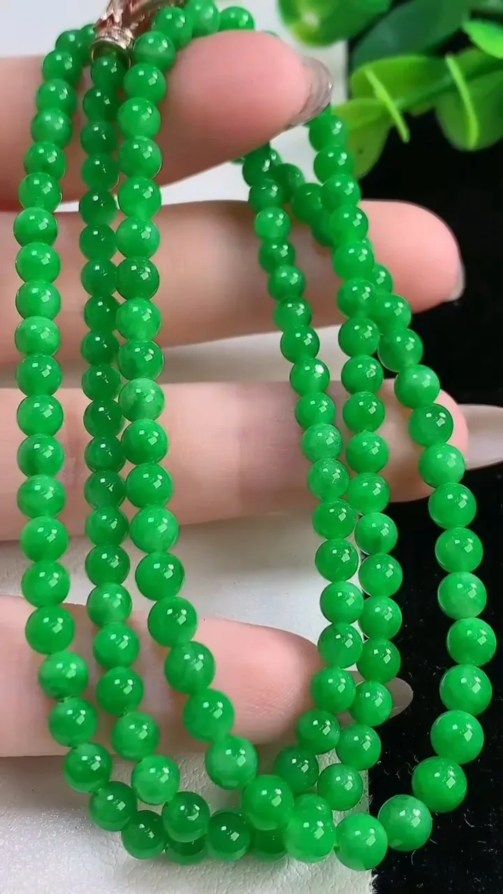 天然A货翡翠小米圆珠项链142颗，尺寸4.2-4.7，重:21.31g
11月30日