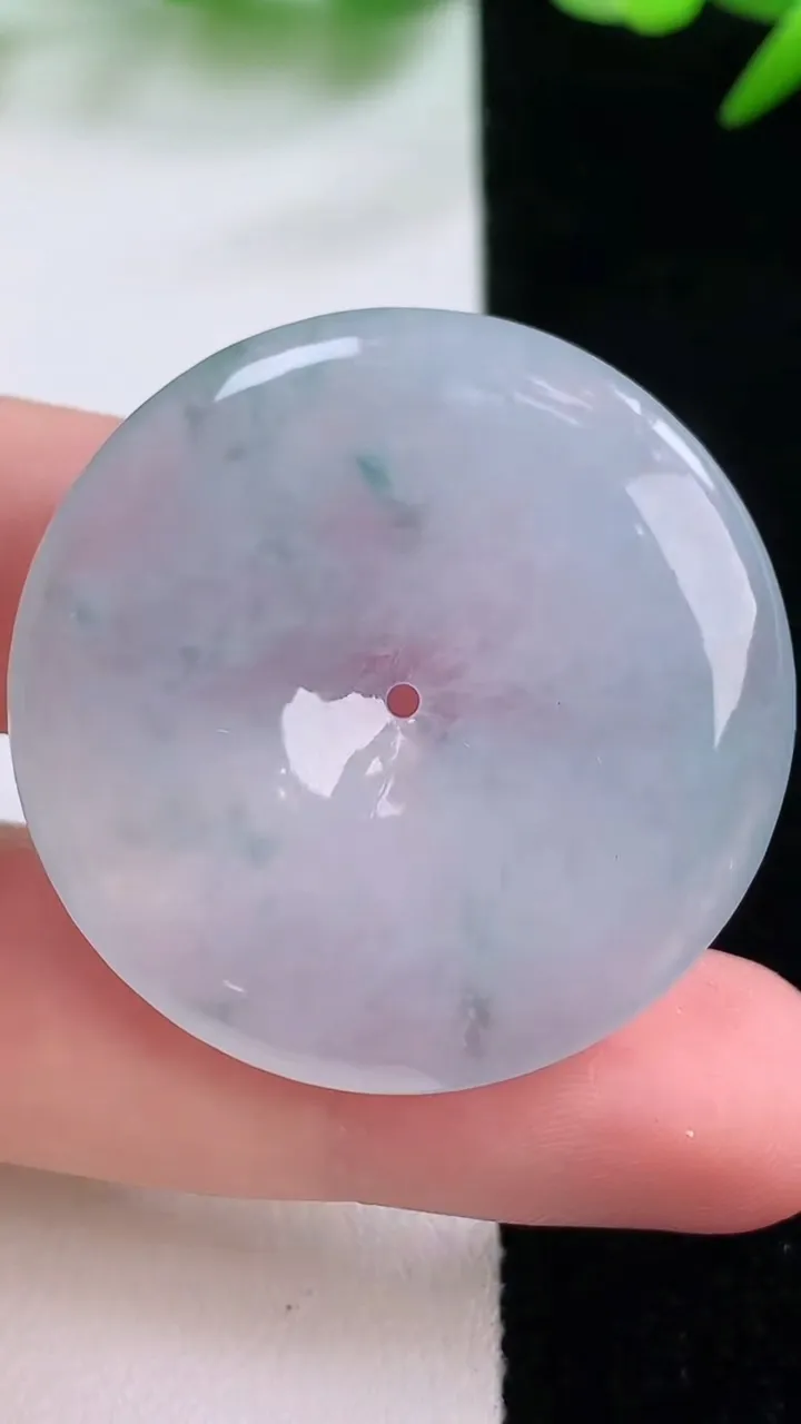 天然A货翡翠冰种飘花平安扣吊坠，尺寸35.3-5.3，重量:15.48g
11月30日