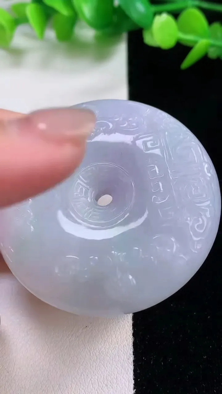 天然A货翡翠紫罗兰复古平安扣吊坠，尺寸49-12，重量:62.93g
11月30日