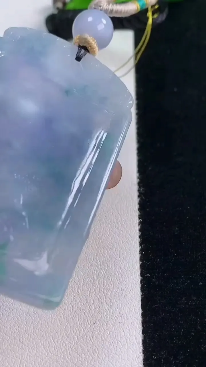 天然A货翡翠紫罗兰山水牌吊坠，尺寸62-38.8-5.2，重量:39.20g
11月30日