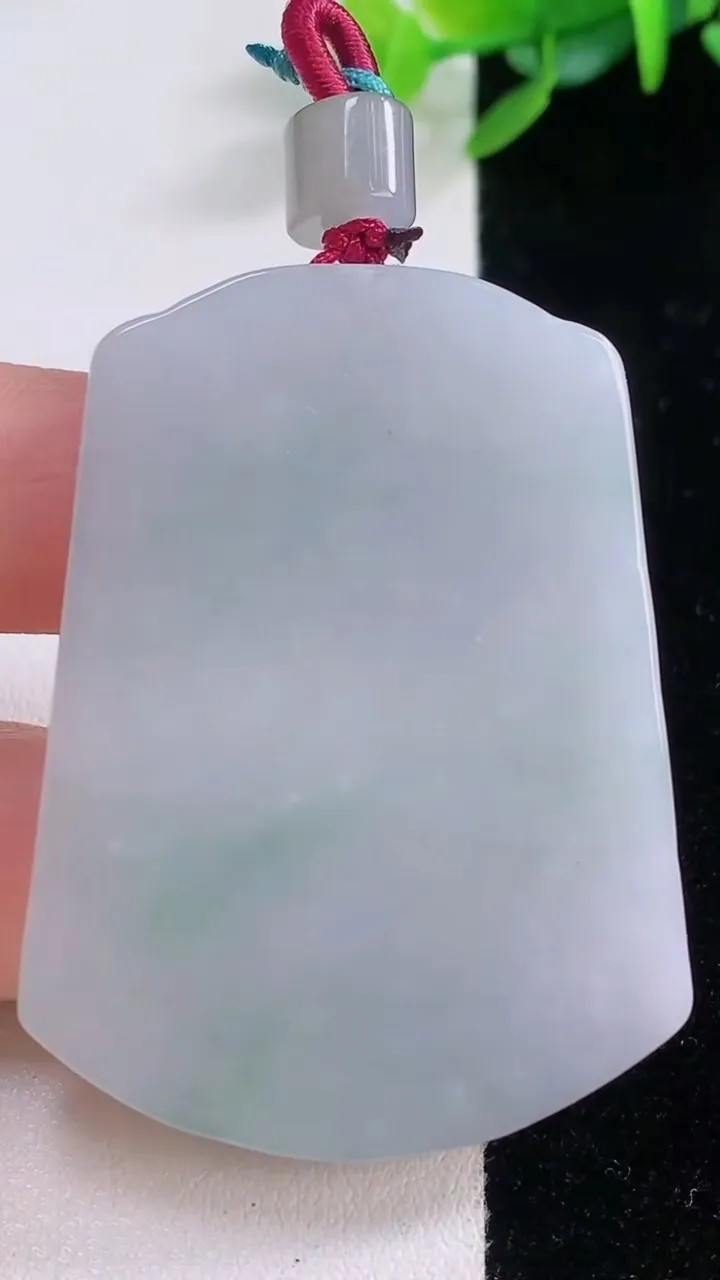 天然A货翡翠仿古无事牌吊坠，尺寸50-37.7-5，重量:27.02g
11月30日