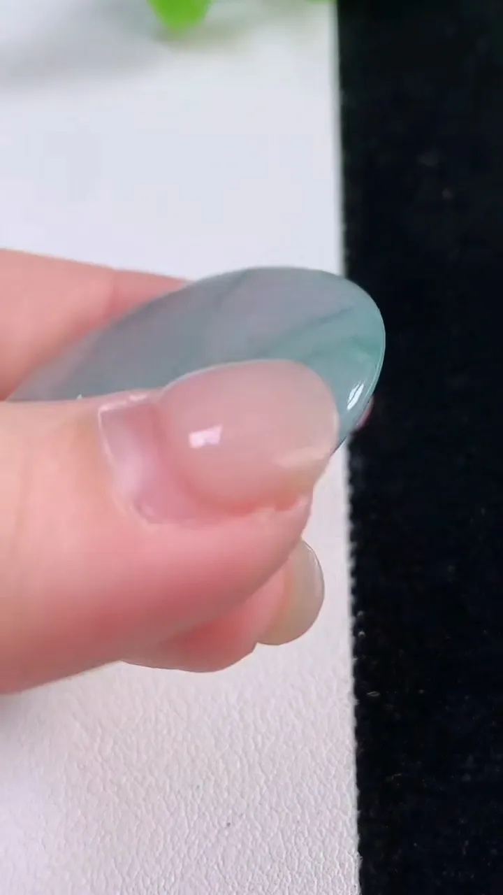 天然A货翡翠冰种飘花平安扣吊坠，尺寸37-5.4，重量:16.73g
11月30日