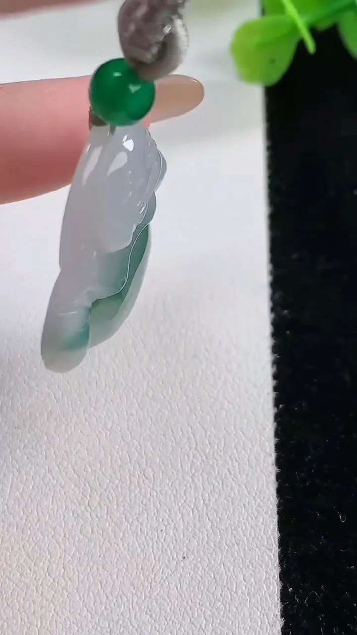 天然A货翡翠冰种飘花佛公吊坠，尺寸29.5-31.3-5.6，重:10.53g
11月30日