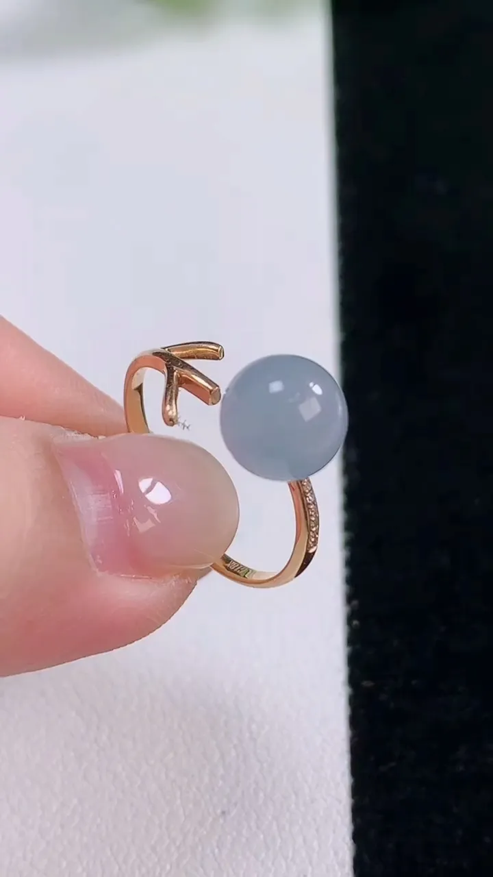 天然A货翡翠18K金紫罗兰圆珠戒指，尺寸7.9，重量:2.10g2025年11月30日
工厂直销收藏