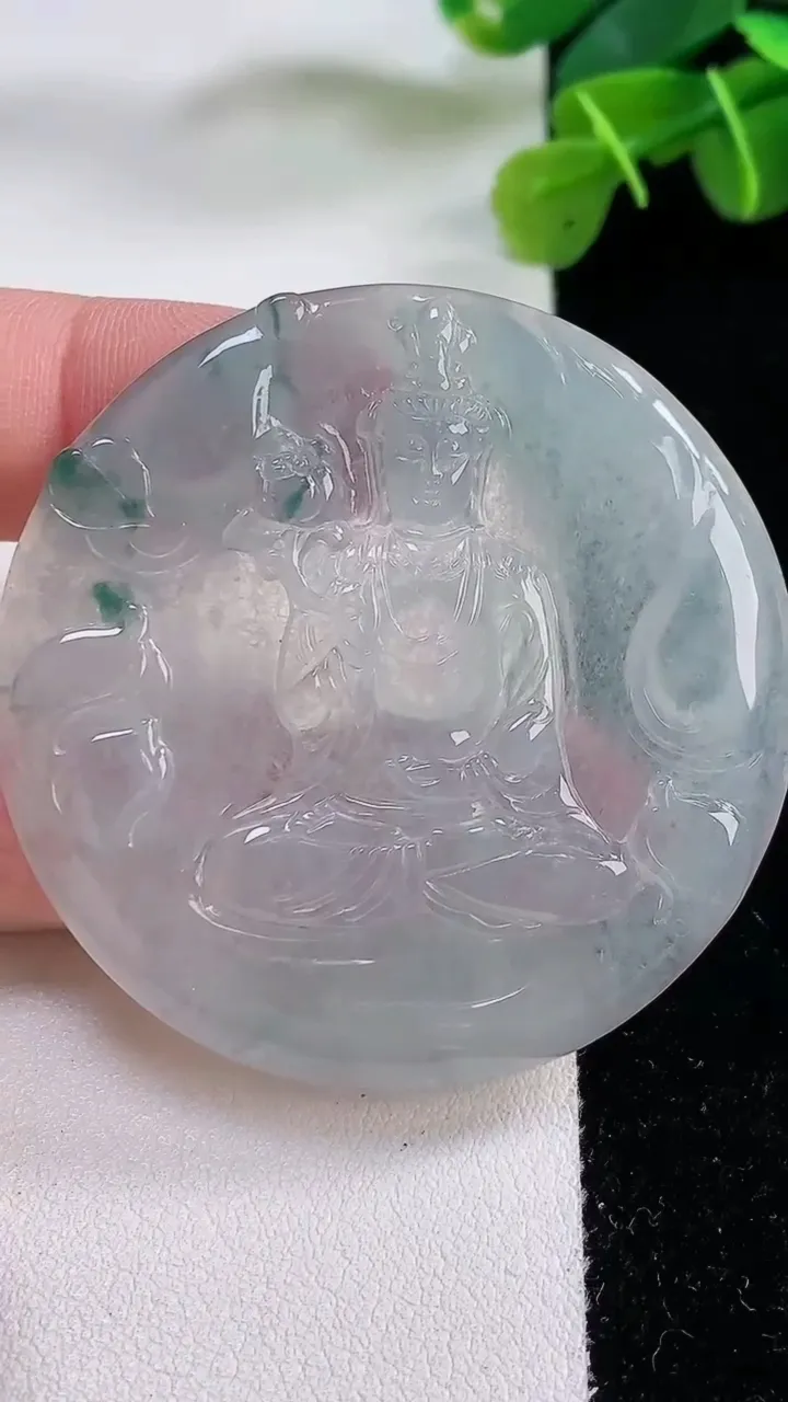 天然A货翡翠冰种飘花大势至观音菩萨吊坠，尺寸49-4.6，重:22.94g
11月30日