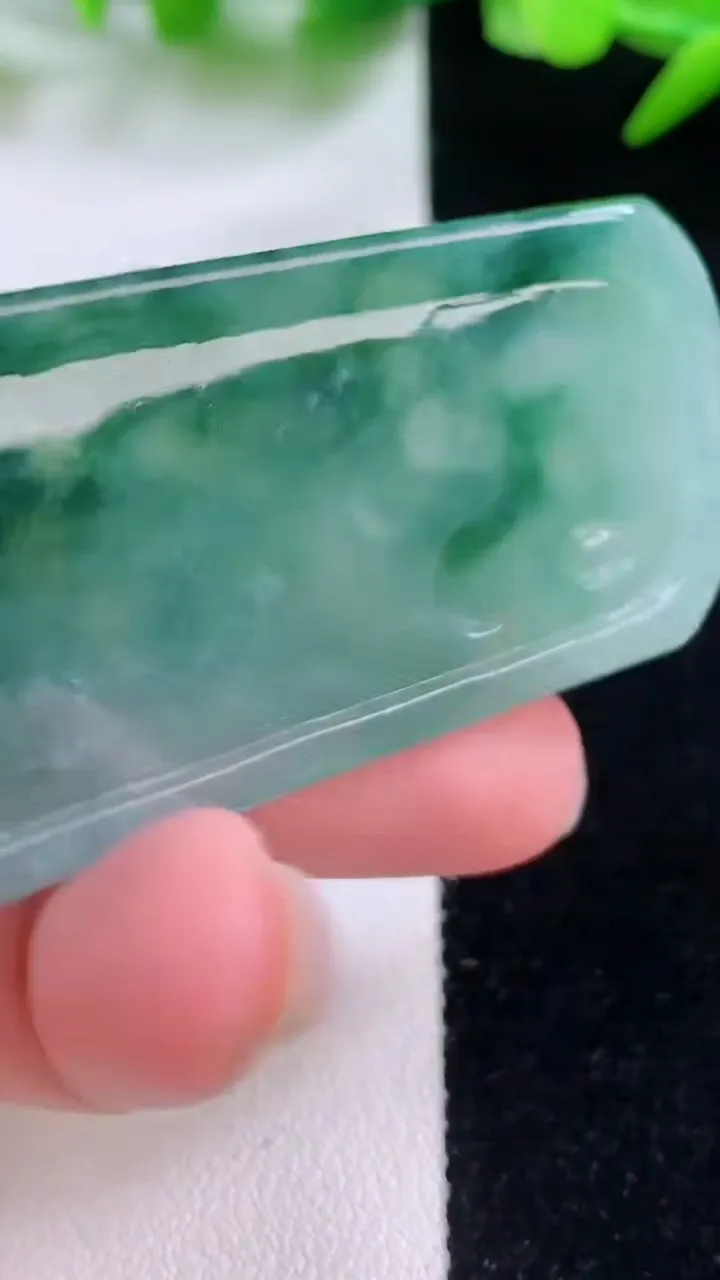 天然A货翡翠普贤菩萨吊坠，尺寸58.3+28.8-4.6，重量:20.22g
11月30日