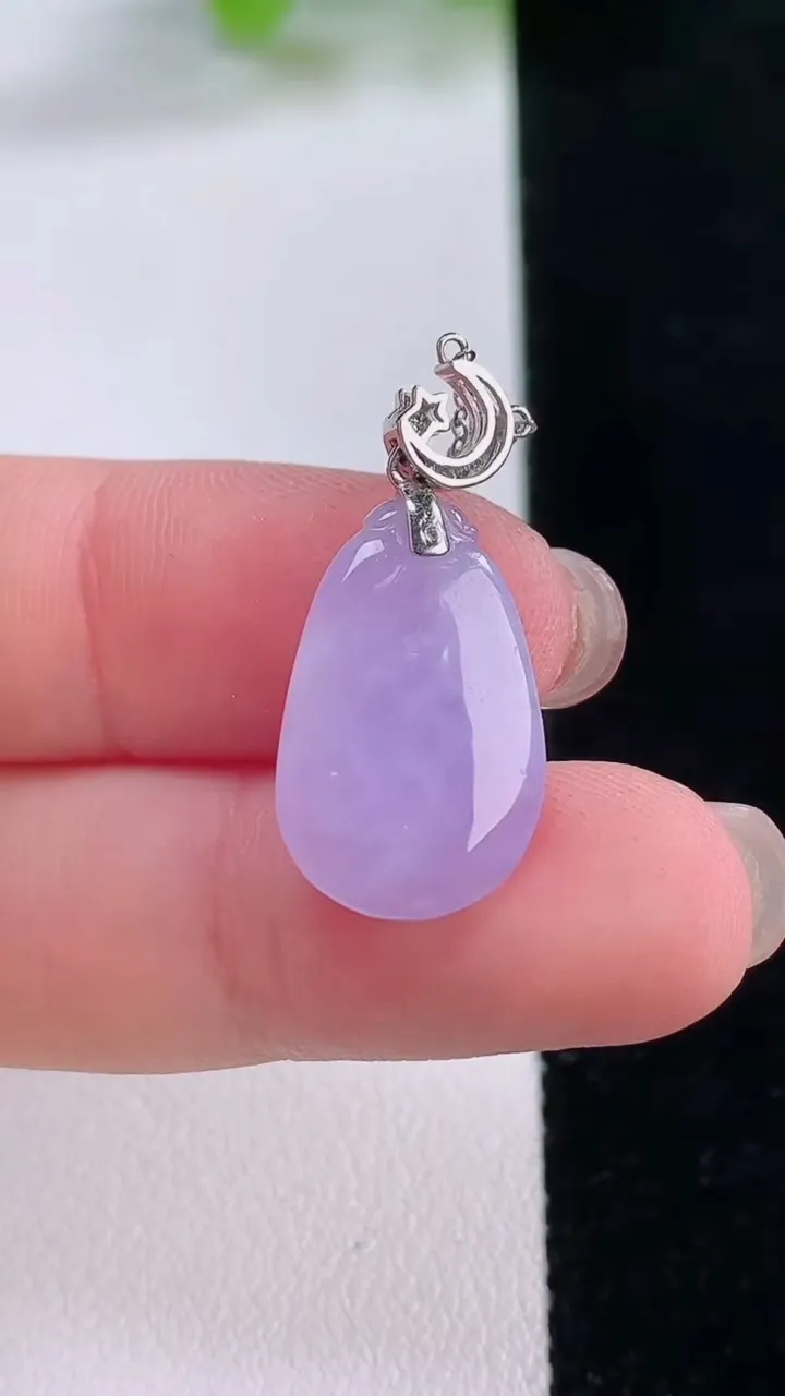 天然A货翡翠18K金紫罗兰福瓜吊坠，尺寸18.8-12-5.9，重量:3.40g
11月30日