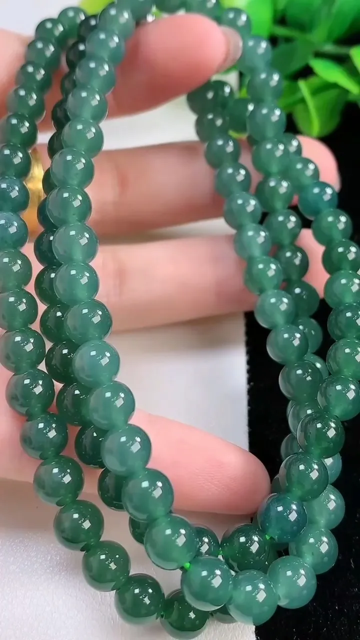天然A货翡翠圆珠项链108颗，尺寸6.8，重:58.66g
11月30日