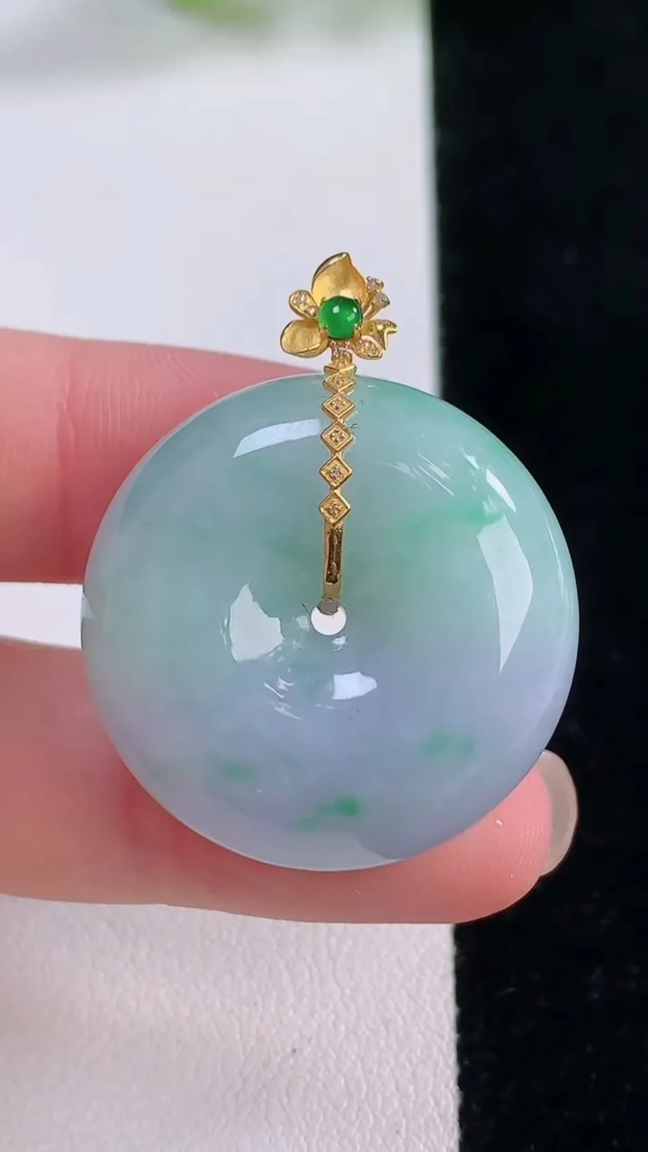 天然A货翡翠18K金春带彩紫罗兰平安扣吊坠，尺寸28-11.4，重量:19.01g
11月30日