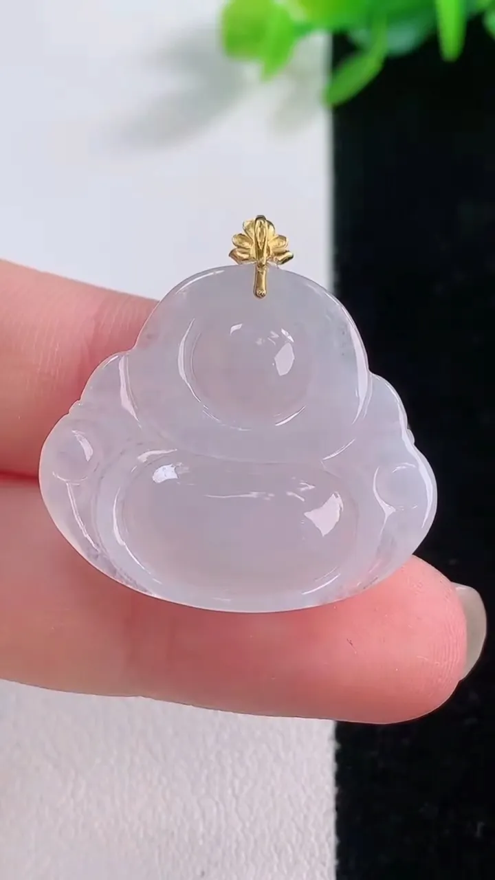 天然A货翡翠种白冰佛公吊坠，尺寸24.4-27.8-5，重量:4.79g
11月30日