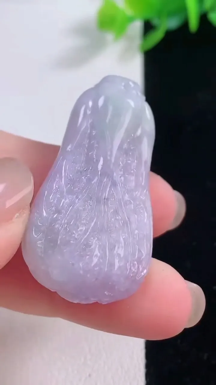 天然A货翡翠紫罗兰白菜吊坠，尺寸49-21.4-11.4，重量:14.79g
11月30日