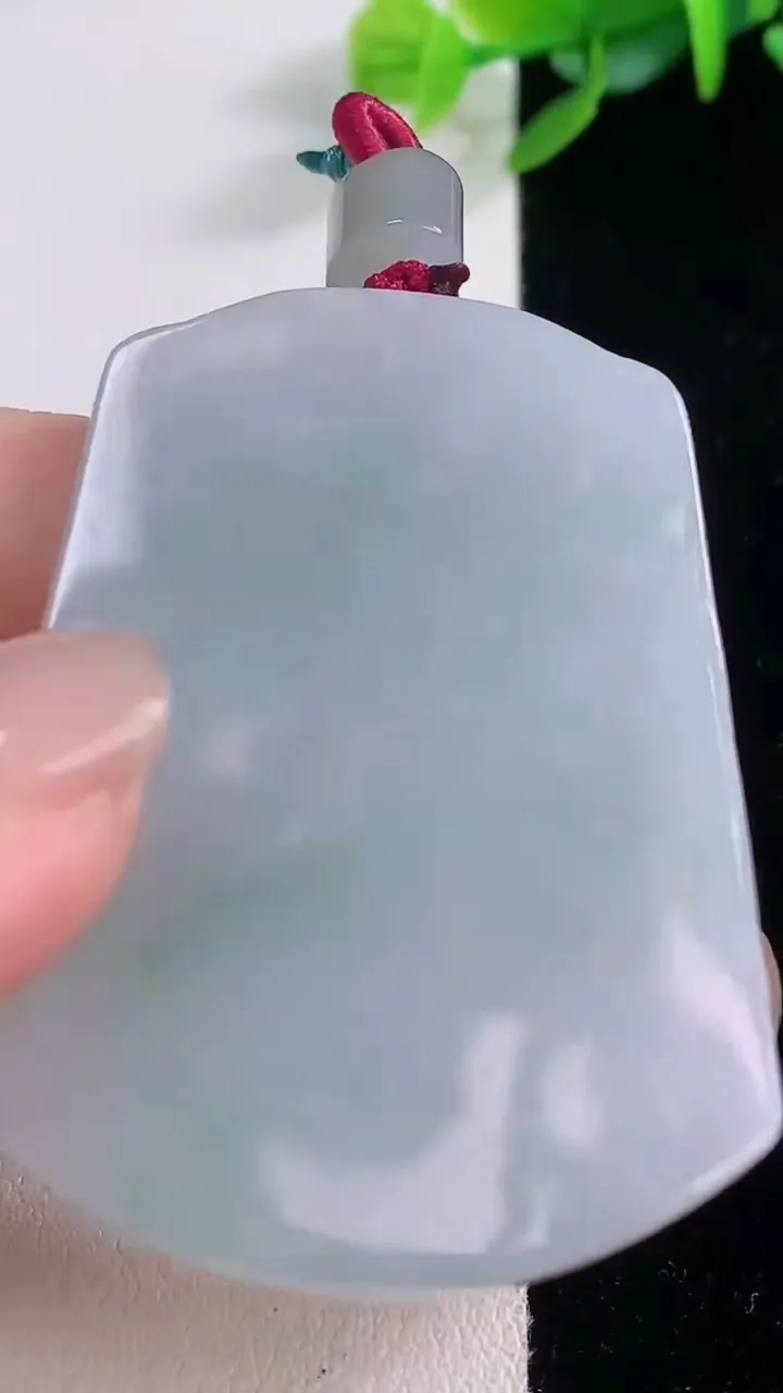 天然A货翡翠仿古无事牌吊坠，尺寸50-37.7-5，重量:27.02g
11月30日