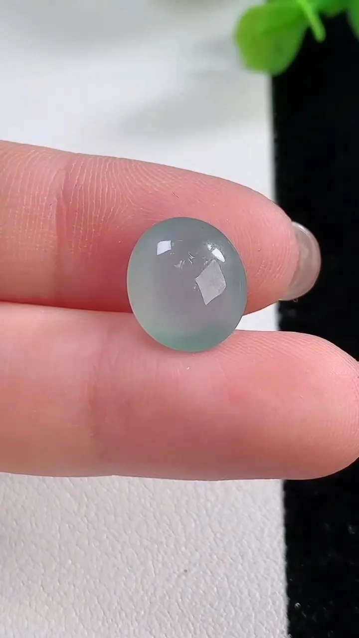 天然A货翡翠蛋面镶嵌件，尺寸12-11-7，重:1.45g
11月30日