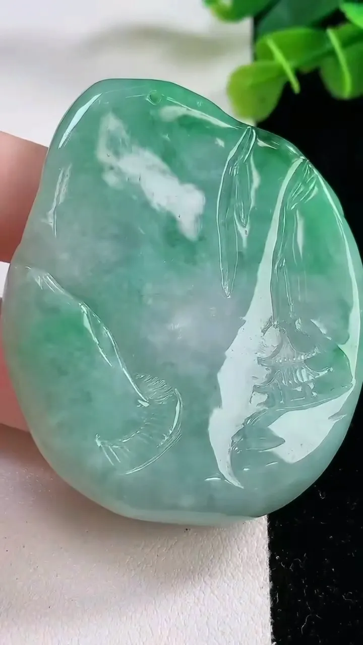 天然A货翡翠山水牌吊坠，尺寸58-46-12，重:56.44g
11月30日