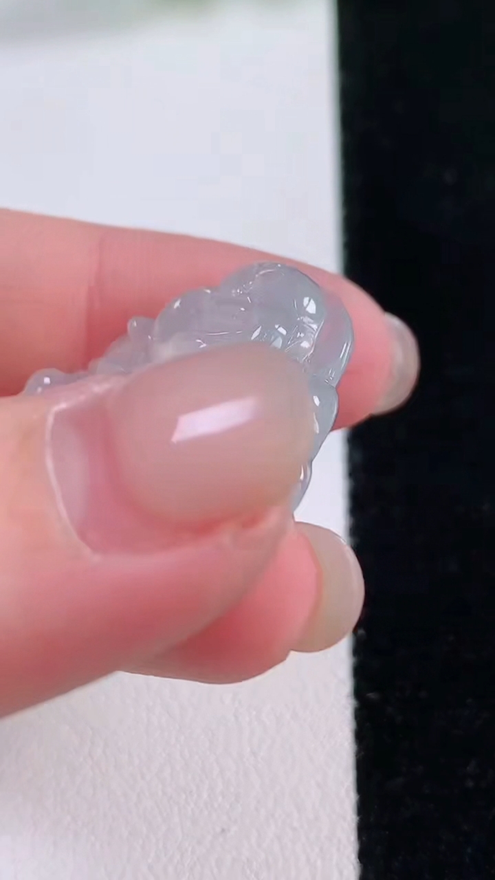 天然A货翡翠佛公吊坠，尺寸27.3-20-5.7，重量:6.43g
11月30日