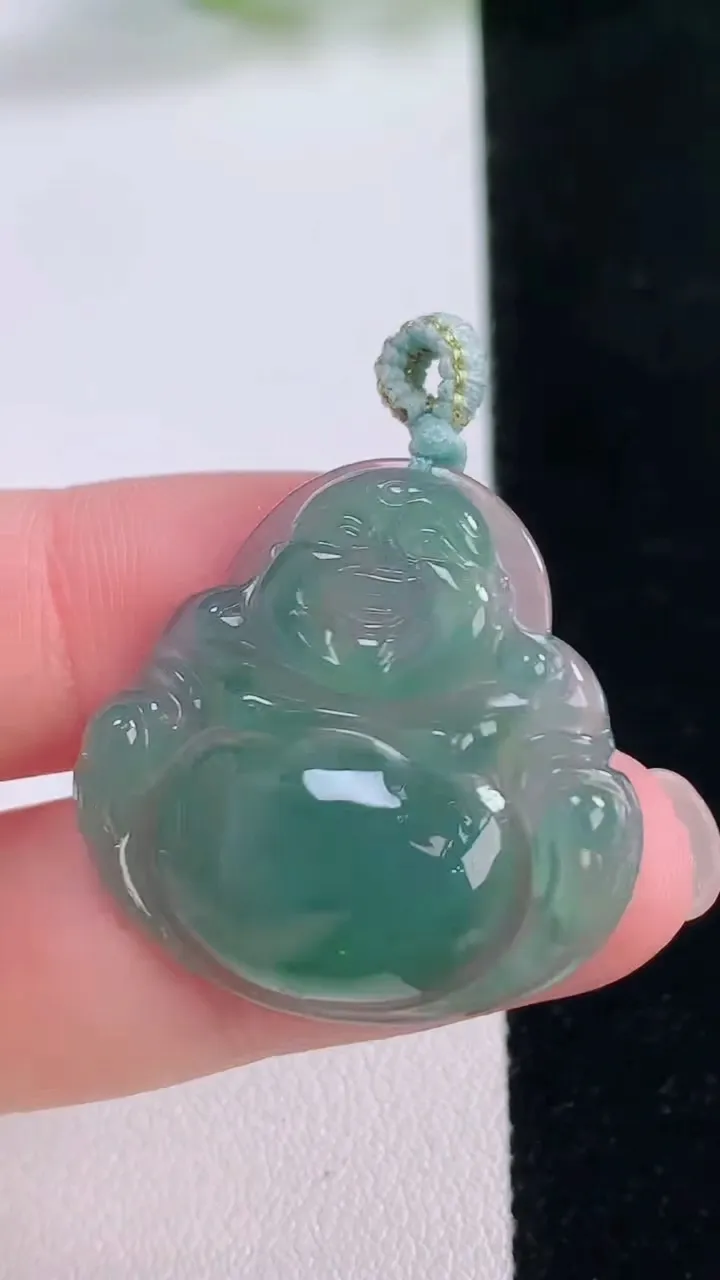 天然A货翡翠佛公吊坠，尺寸27.8-28.7-5.6，重量:5.99g
11月30日