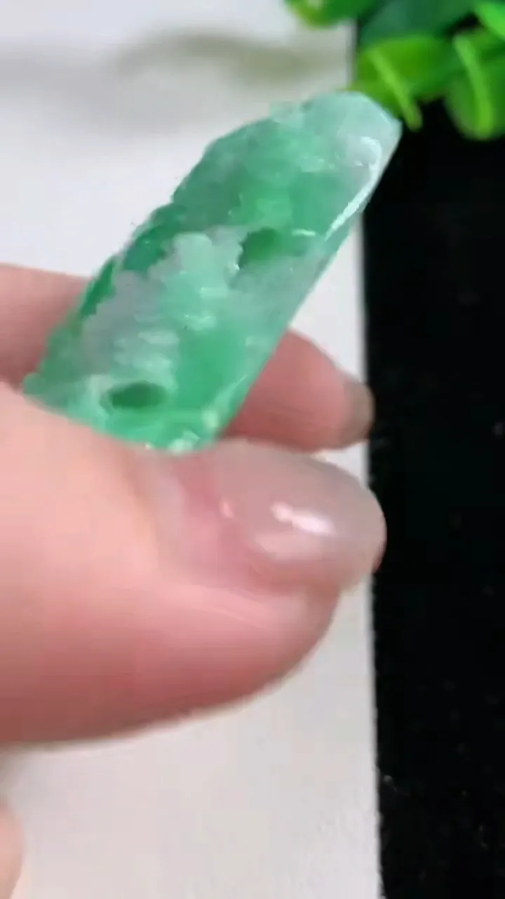 天然A货翡翠山水牌吊坠，尺寸61-45-9，重:48.64g
11月30日