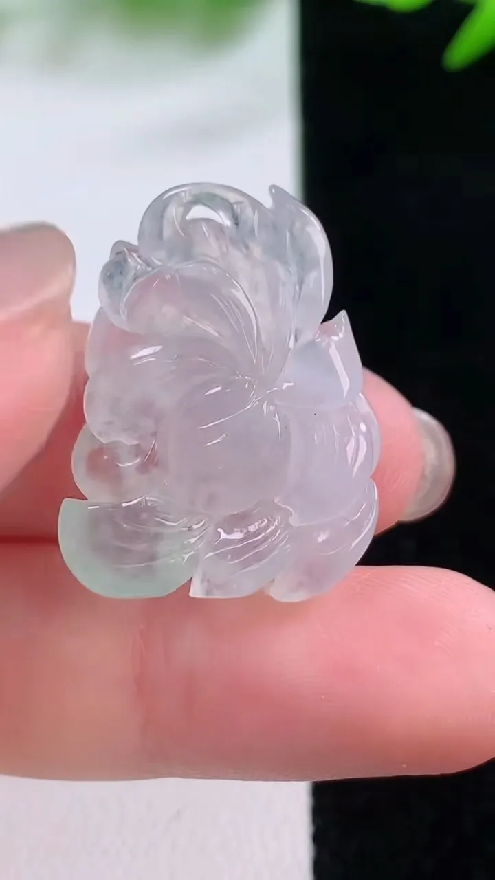 天然A货翡翠和和美美 荷花吊坠，尺寸25.7-19.6-5.6，重量:5.11g
11月30日