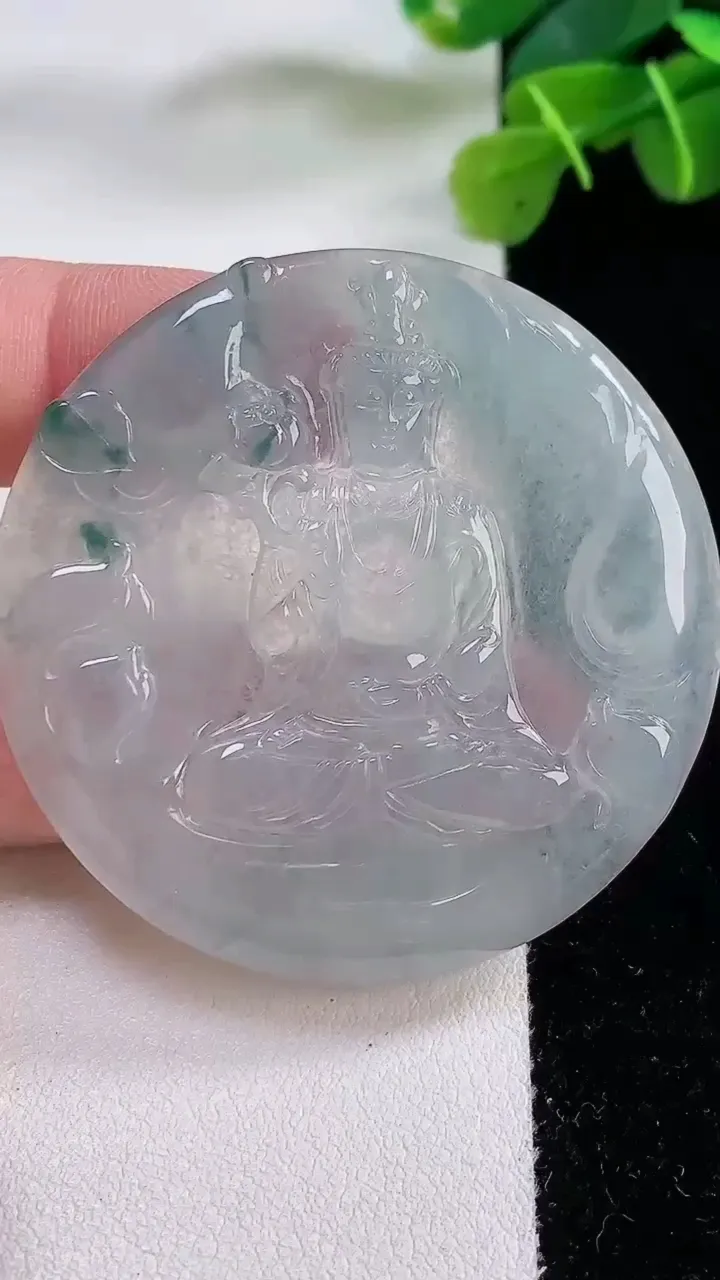 天然A货翡翠冰种飘花大势至观音菩萨吊坠，尺寸49-4.6，重:22.94g
11月30日