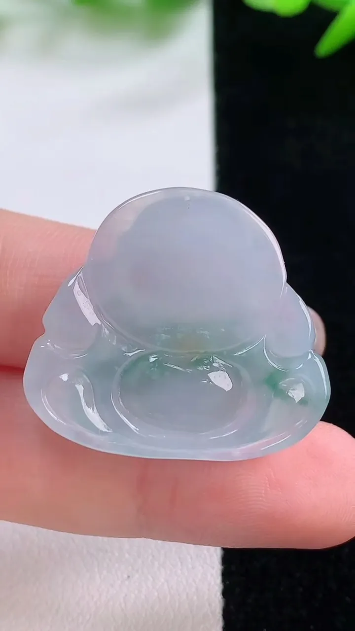 天然A货翡翠冰种飘花佛公吊坠，尺寸26-29.4-6.5，重量:8.68g
11月30日