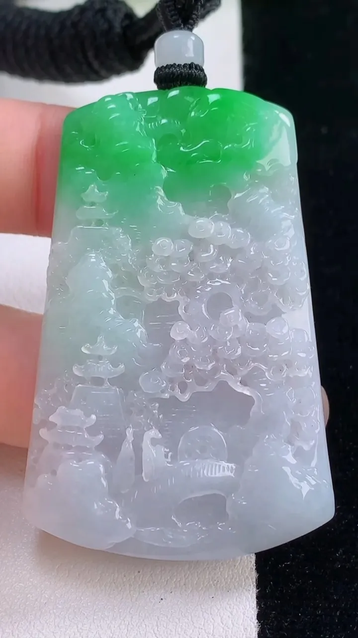 天然A货翡翠山水牌吊坠，尺寸53.2-34.8-5.8，重量:29.80g
11月30日