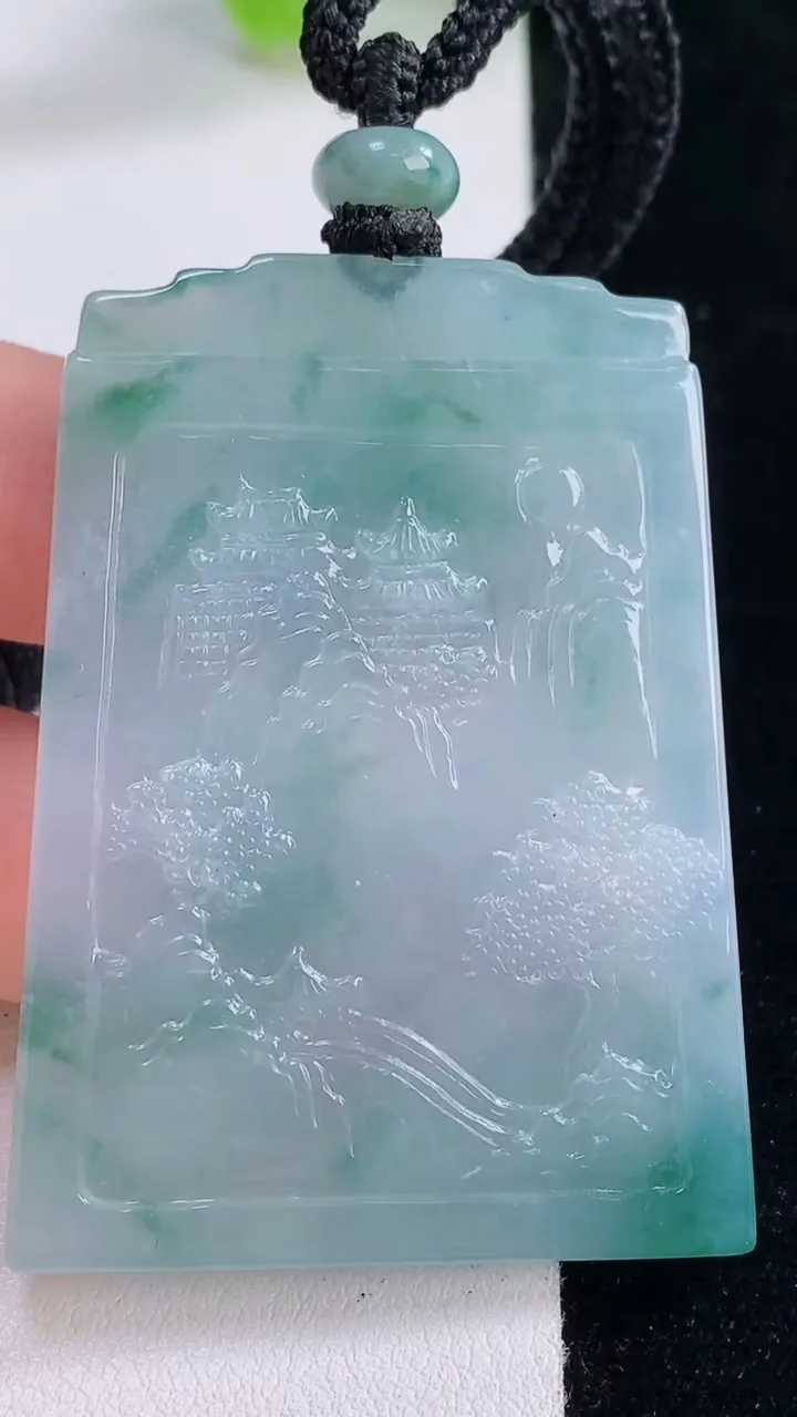 天然A货翡翠牌吊坠，尺寸53.4-38.4-5.3，重量:32.35g
11月30日