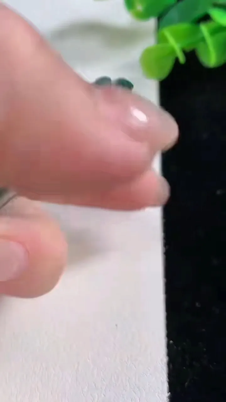 天然A货翡翠冰种蓝水千手观音菩萨吊坠，尺寸50-5.6，重:23.66g
11月30日