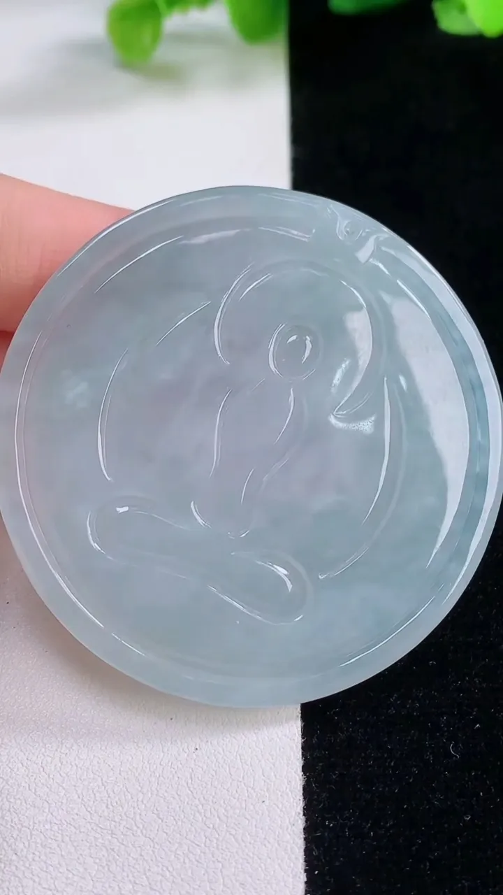 天然A货翡翠大日如来吊坠，尺寸54-5.8，重量:36.33g
11月30日