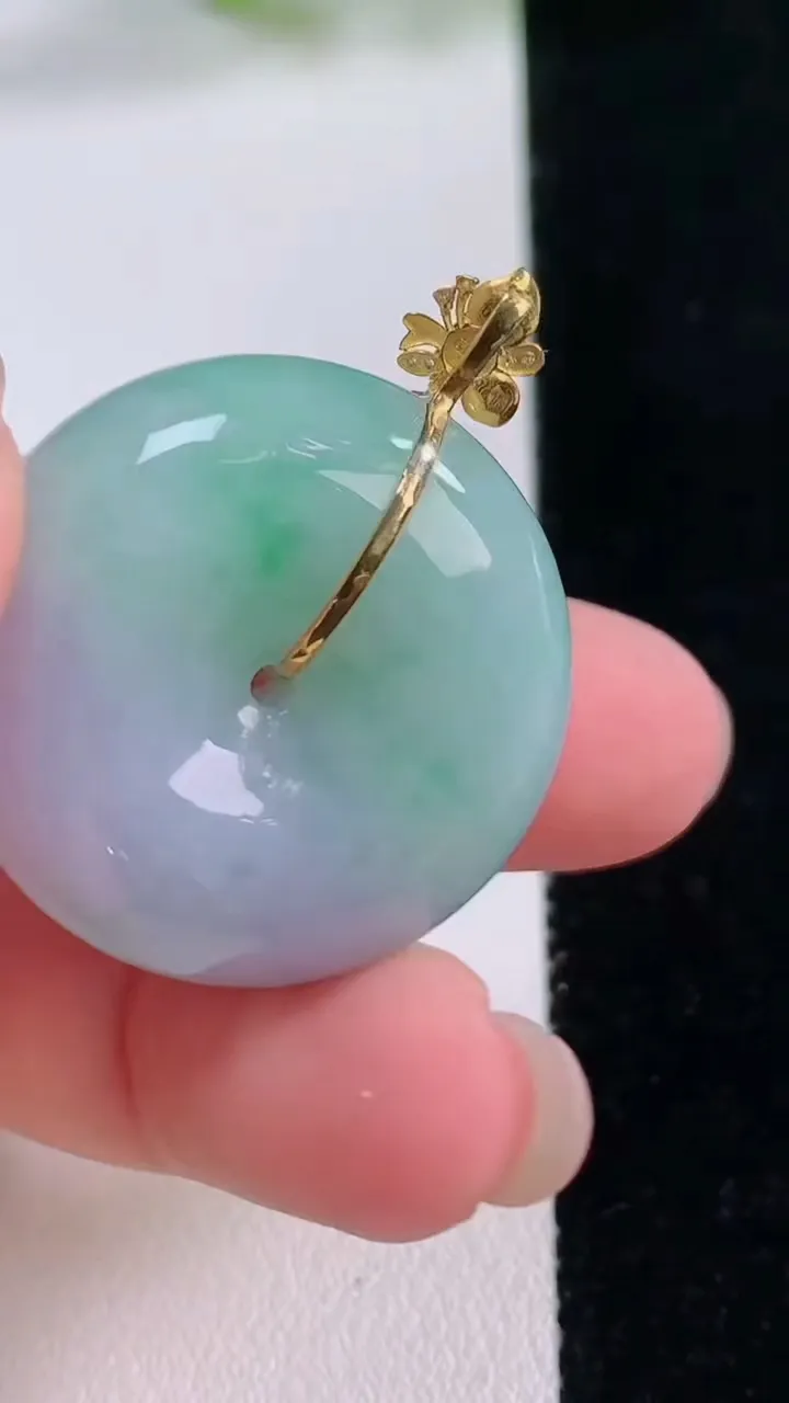 天然A货翡翠18K金春带彩紫罗兰平安扣吊坠，尺寸28-11.4，重量:19.01g
11月30日