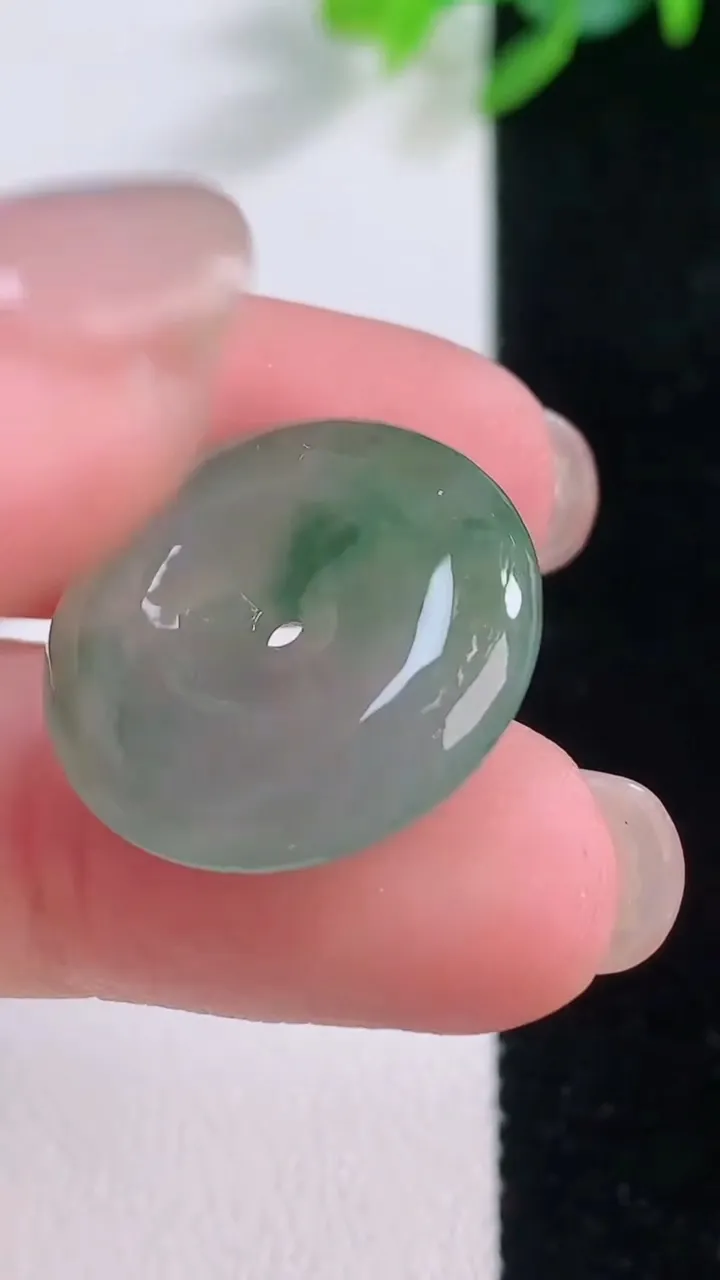 天然A货翡翠冰种飘花平安扣吊坠，尺寸20.7-5.2，重量:4.56g
11月30日