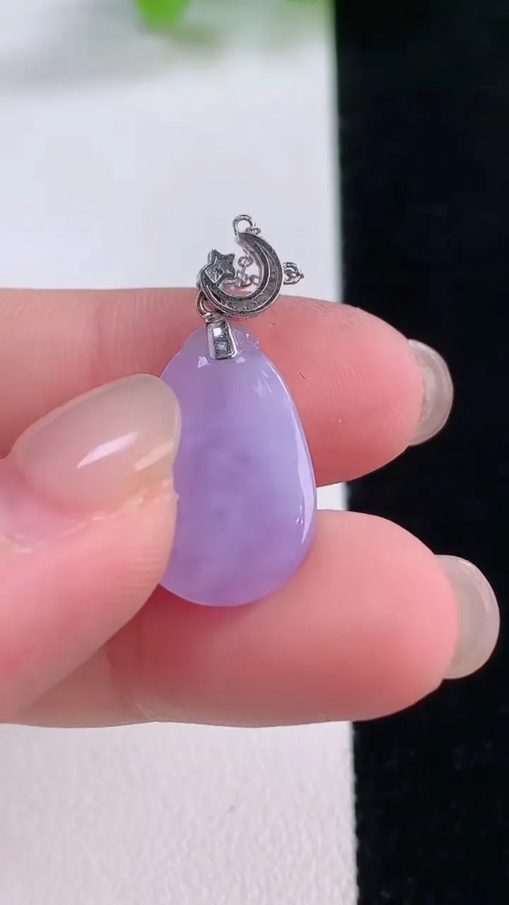 天然A货翡翠18K金紫罗兰福瓜吊坠，尺寸18.8-12-5.9，重量:3.40g
11月30日