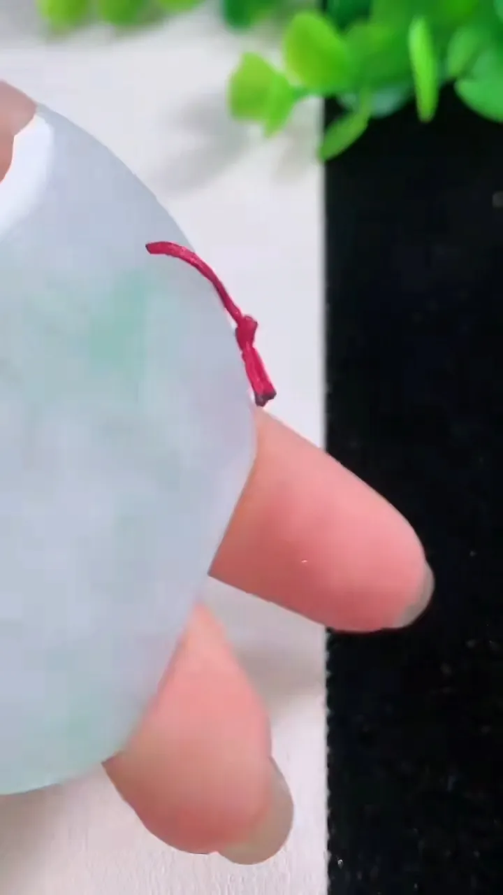 天然A货翡翠生肖猴吊坠，尺寸54.8-50.8-5.8，重量:32.57g
11月30日