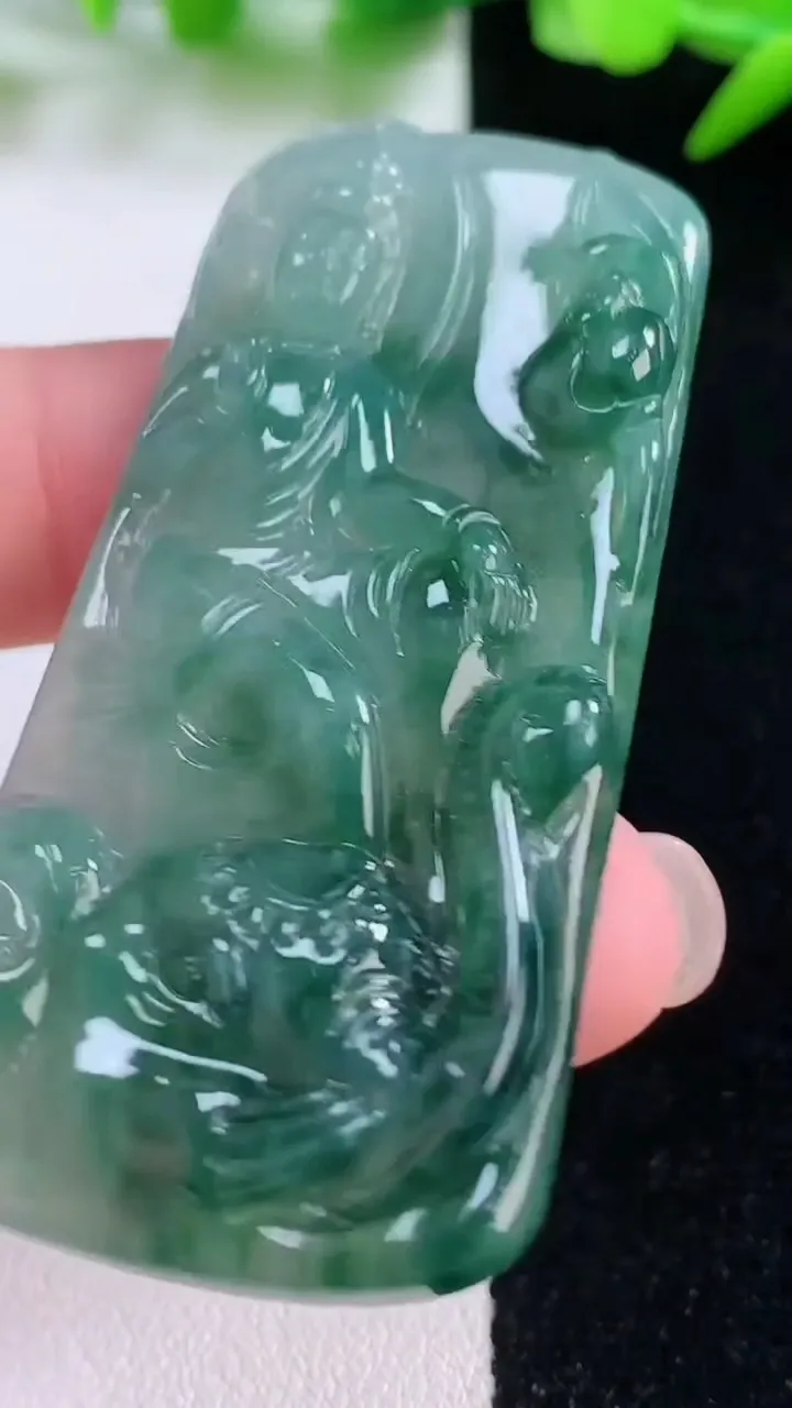 天然A货翡翠普贤菩萨吊坠，尺寸58.3+28.8-4.6，重量:20.22g
11月30日