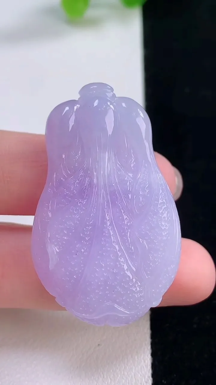 天然A货翡翠18K金紫罗兰白菜吊坠，尺寸43.6-26.6-9.8，重量:19.40g
11月30日