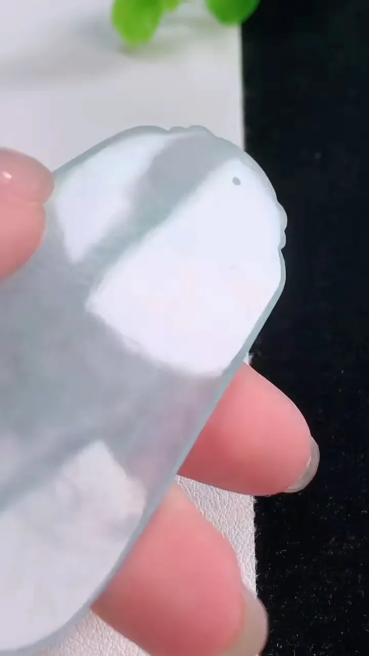 天然A货翡翠冰种飘花阿弥陀佛吊坠，尺寸71.7-37.3-5.3，重量:30.36g
11月30日