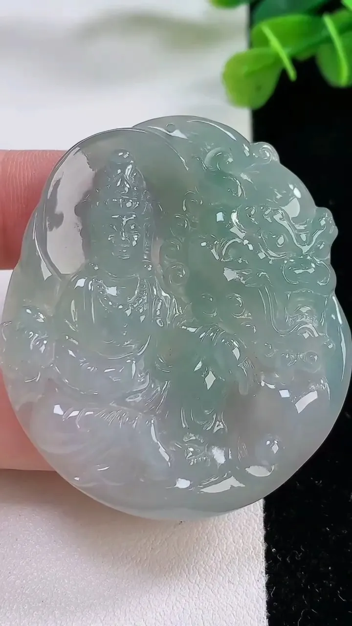 天然A货翡翠文殊菩萨吊坠，尺寸49-45-7，重:30.10g
11月30日