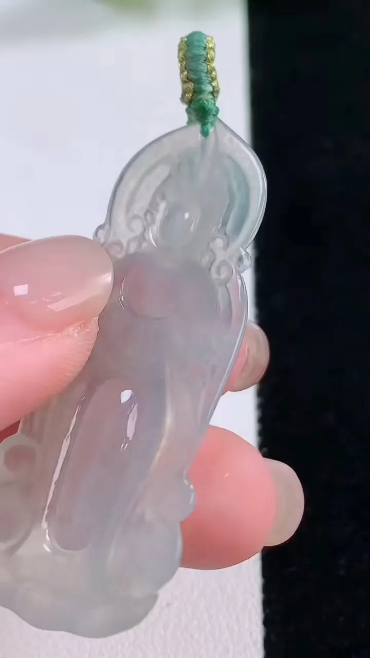 天然A货翡翠观音菩萨吊坠，尺寸48.8-19.7-4.3，重量:6.80g
11月30日