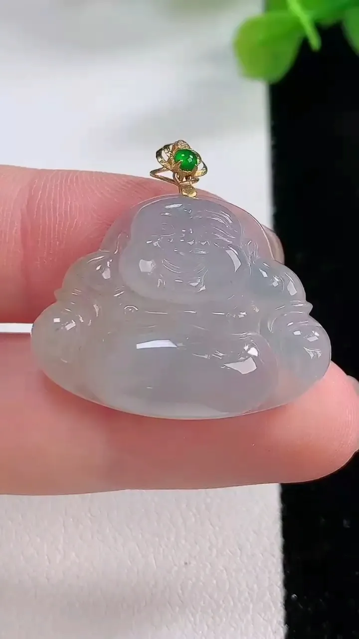 天然A货翡翠种白冰佛公吊坠，尺寸28.2-21.8-5.8，重:5.51g
11月30日